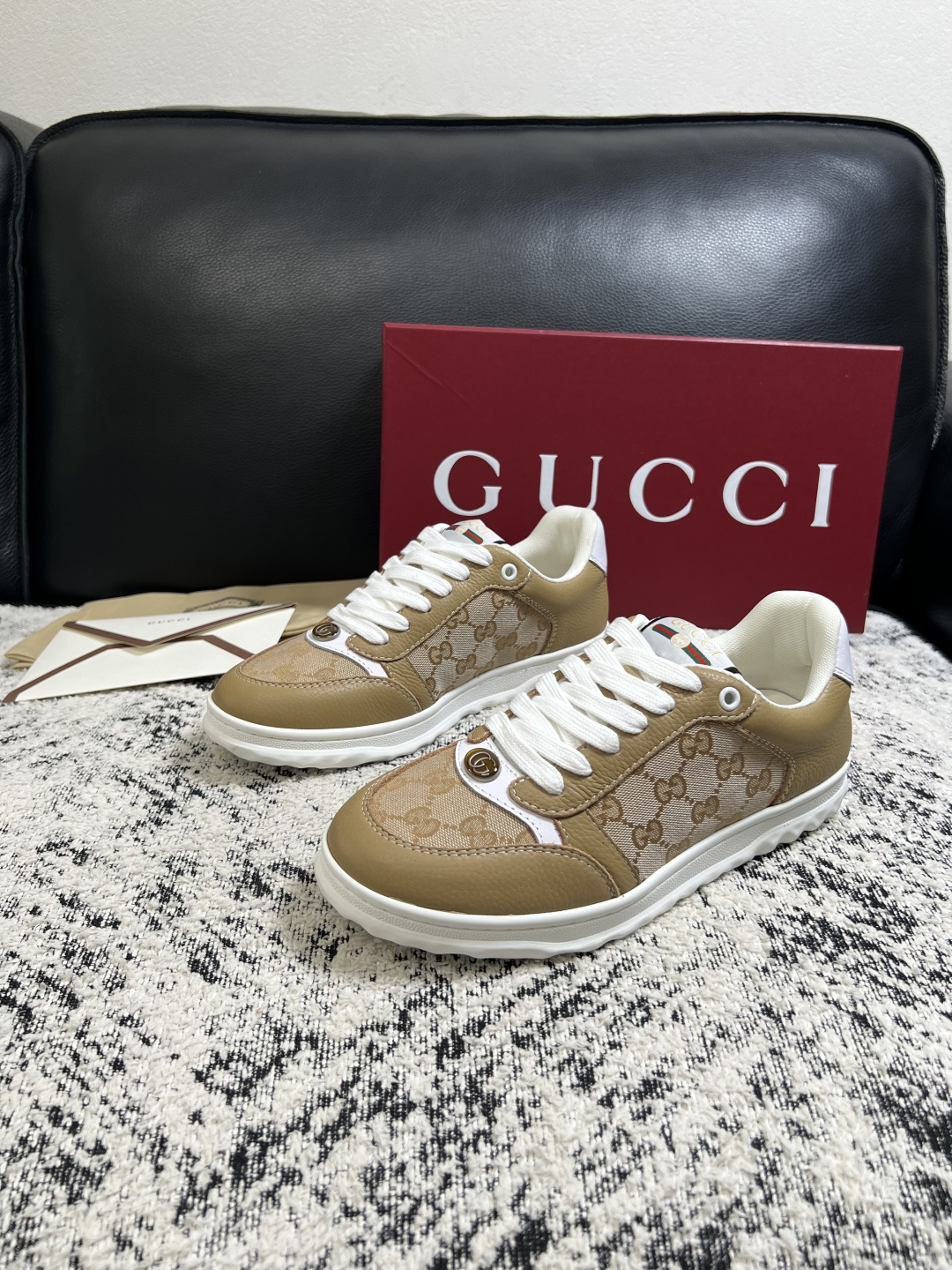 Gucci 高品质  顶级工艺品  古奇  专柜新款原厂配置，意大利进口牛皮面料，进口牛皮内里垫，透气舒适，鞋底：原厂特