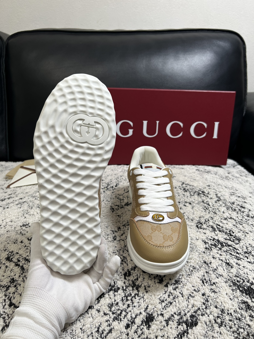 Gucci 高品质  顶级工艺品  古奇  专柜新款原厂配置，意大利进口牛皮面料，进口牛皮内里垫，透气舒适，鞋底：原厂特