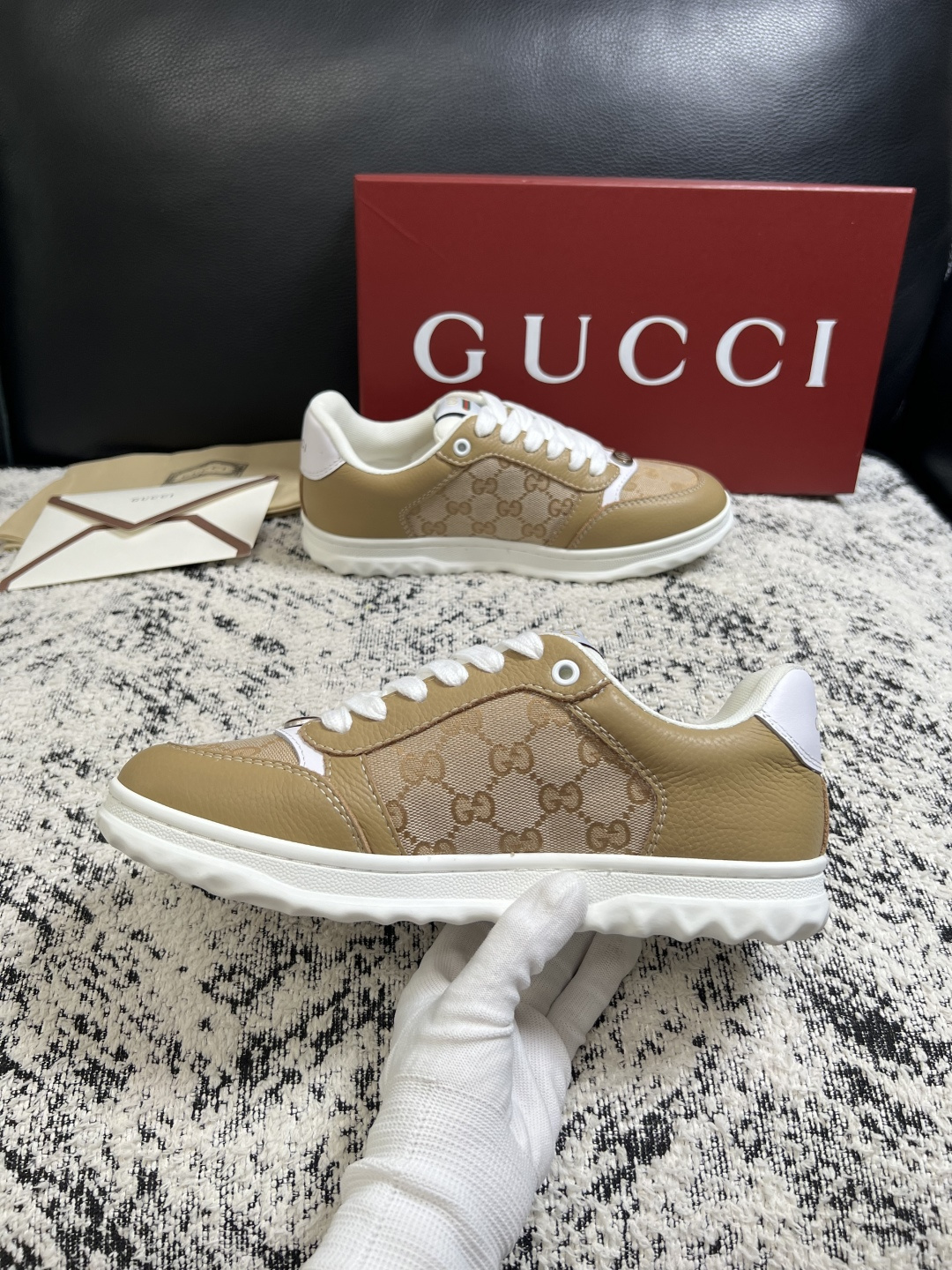Gucci 高品质  顶级工艺品  古奇  专柜新款原厂配置，意大利进口牛皮面料，进口牛皮内里垫，透气舒适，鞋底：原厂特
