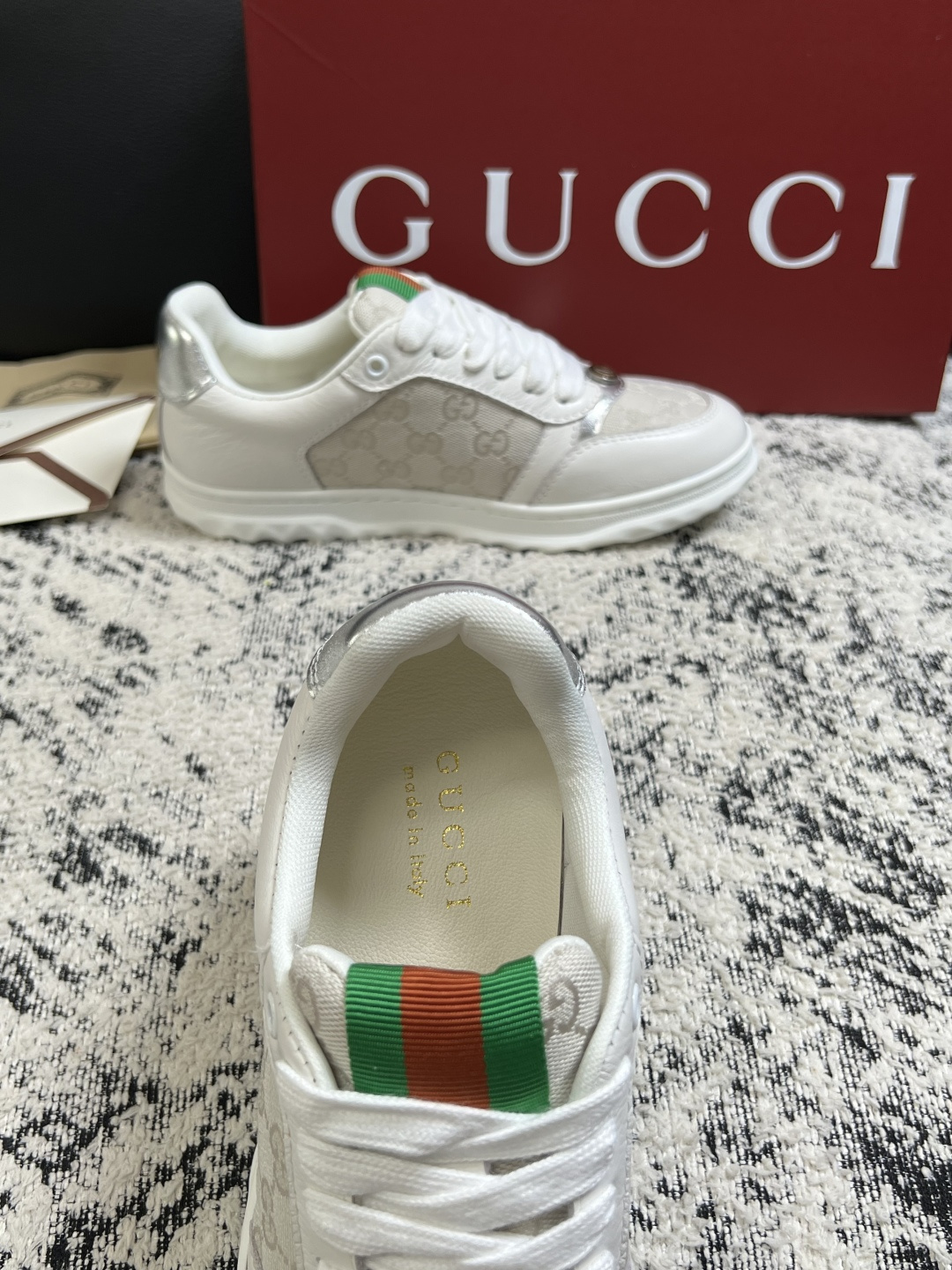 Gucci 高品质  顶级工艺品  古奇  专柜新款原厂配置，意大利进口牛皮面料，进口牛皮内里垫，透气舒适，鞋底：原厂特