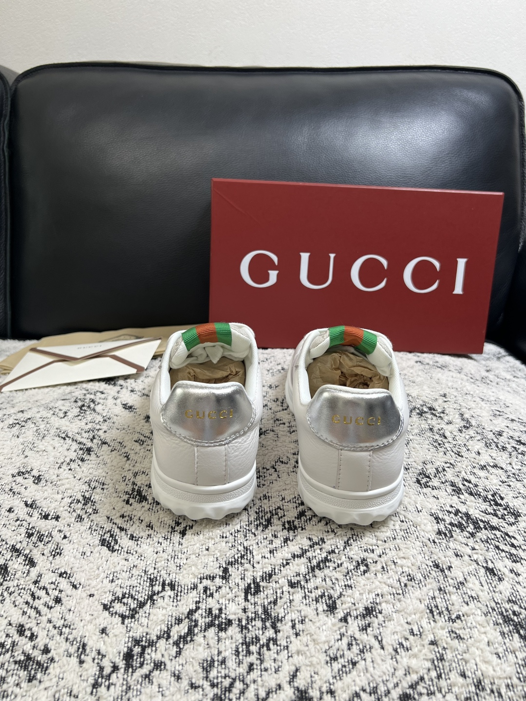 Gucci 高品质  顶级工艺品  古奇  专柜新款原厂配置，意大利进口牛皮面料，进口牛皮内里垫，透气舒适，鞋底：原厂特