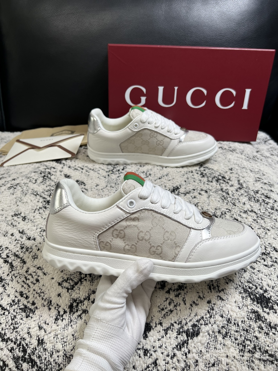 Gucci 高品质  顶级工艺品  古奇  专柜新款原厂配置，意大利进口牛皮面料，进口牛皮内里垫，透气舒适，鞋底：原厂特