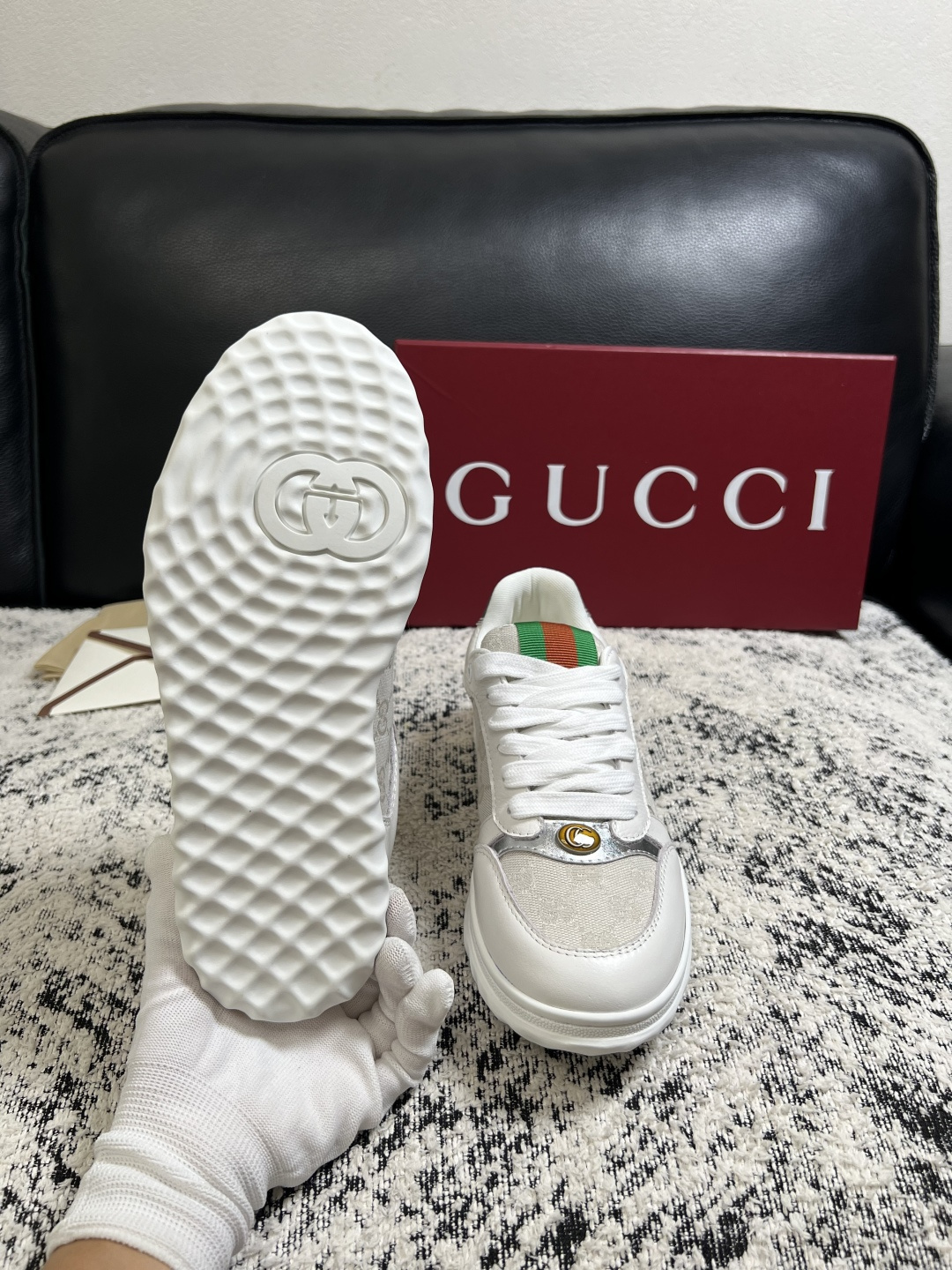 Gucci 高品质  顶级工艺品  古奇  专柜新款原厂配置，意大利进口牛皮面料，进口牛皮内里垫，透气舒适，鞋底：原厂特