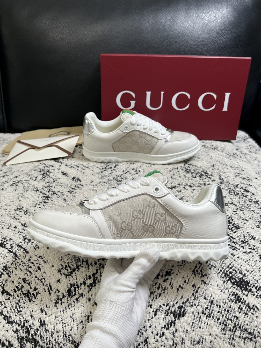 Gucci 高品质  顶级工艺品  古奇  专柜新款原厂配置，意大利进口牛皮面料，进口牛皮内里垫，透气舒适，鞋底：原厂特