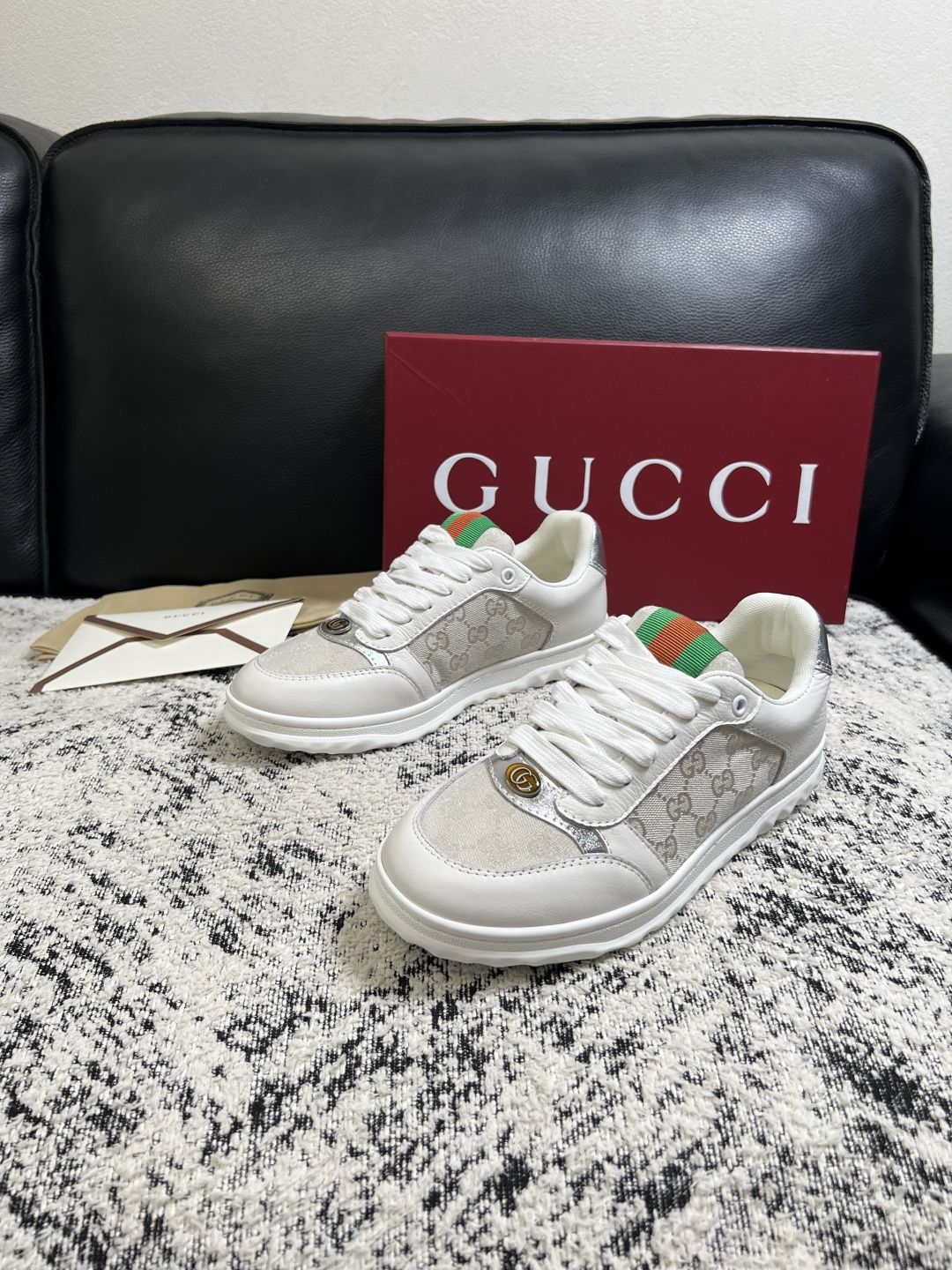 Gucci 高品质  顶级工艺品  古奇  专柜新款原厂配置，意大利进口牛皮面料，进口牛皮内里垫，透气舒适，鞋底：原厂特