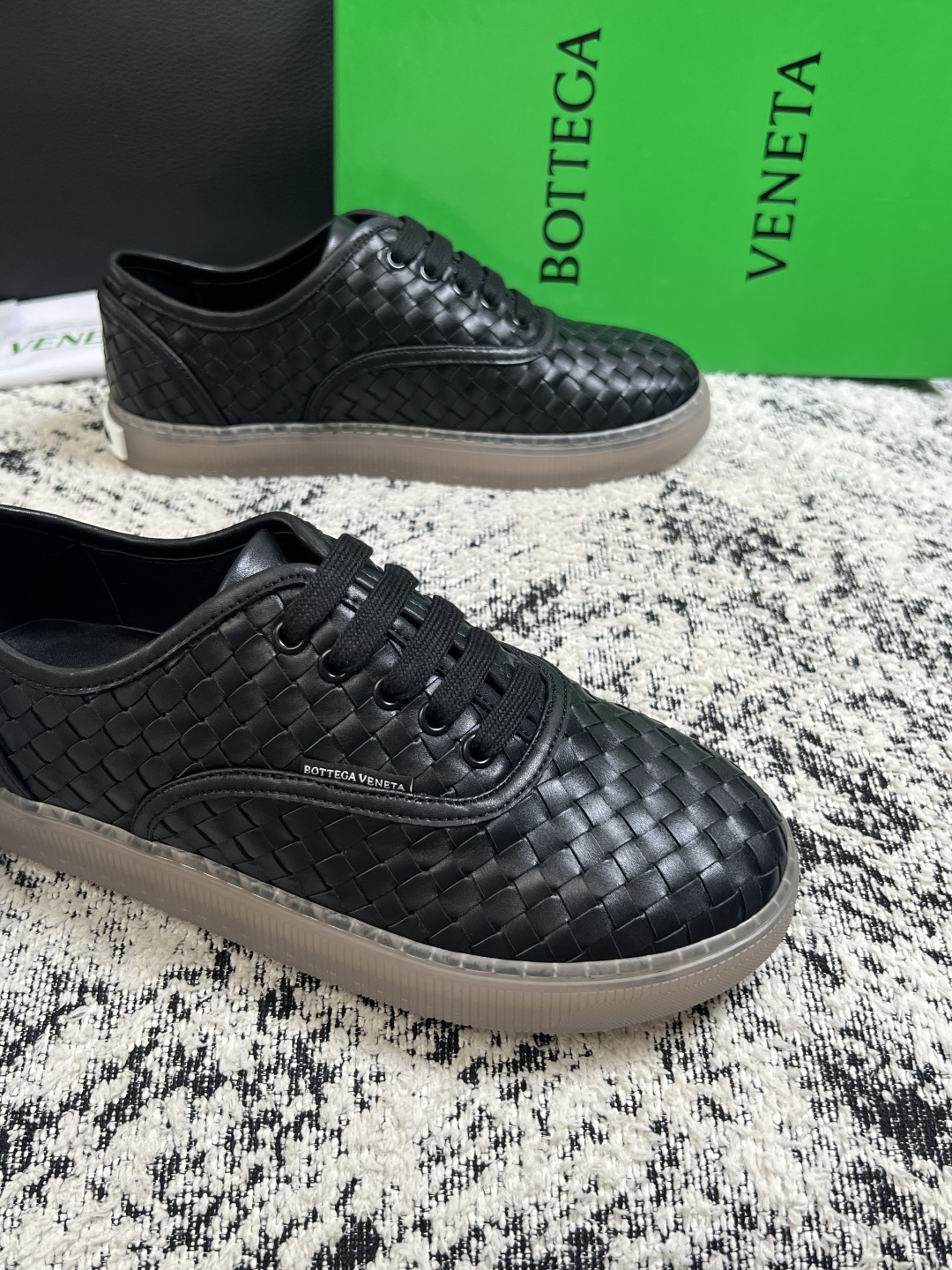 BOTTEGA  VENETA  顶级代购  葆蝶家 专柜同步，鞋面意大利进口编织牛皮面料，透气牛皮内里舒适，鞋底：原厂
