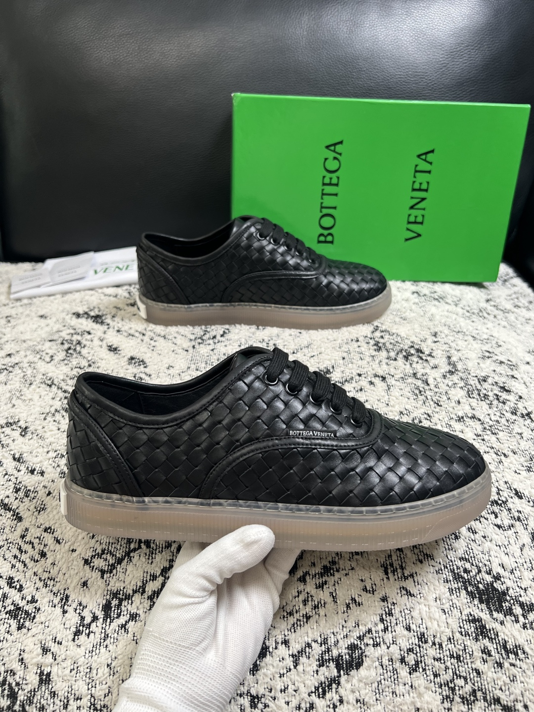BOTTEGA  VENETA  顶级代购  葆蝶家 专柜同步，鞋面意大利进口编织牛皮面料，透气牛皮内里舒适，鞋底：原厂