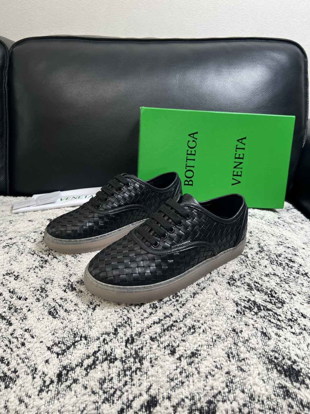 BOTTEGA  VENETA  顶级代购  葆蝶家 专柜同步，鞋面意大利进口编织牛皮面料，透气牛皮内里舒适，鞋底：原厂