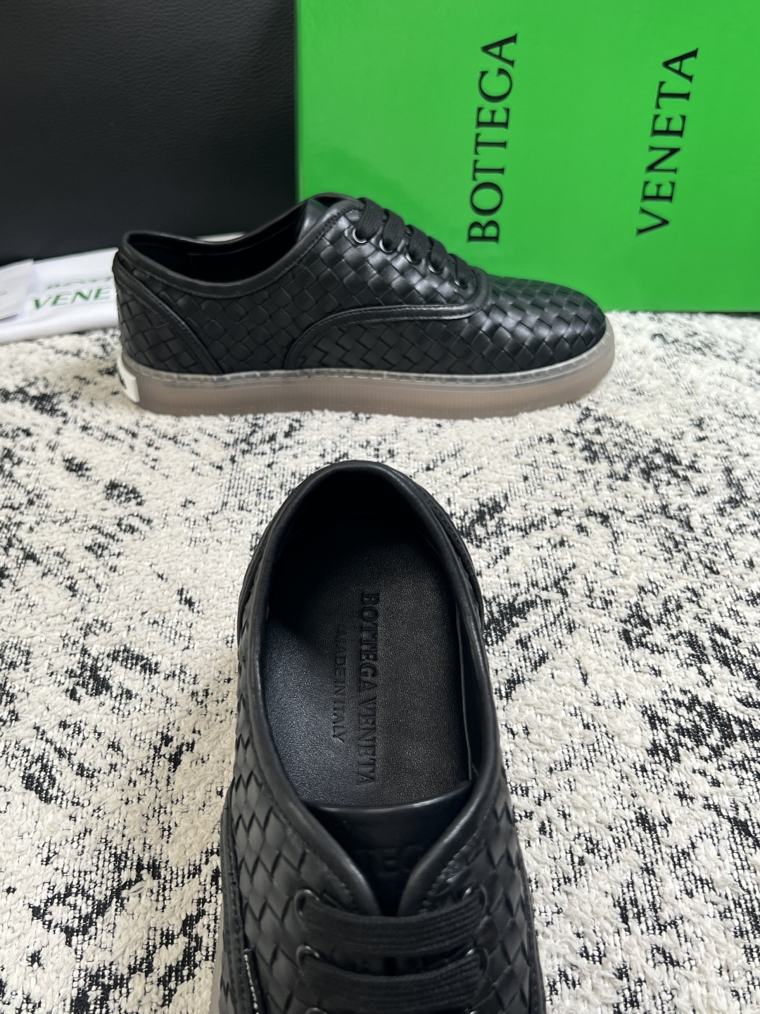 BOTTEGA  VENETA  顶级代购  葆蝶家 专柜同步，鞋面意大利进口编织牛皮面料，透气牛皮内里舒适，鞋底：原厂