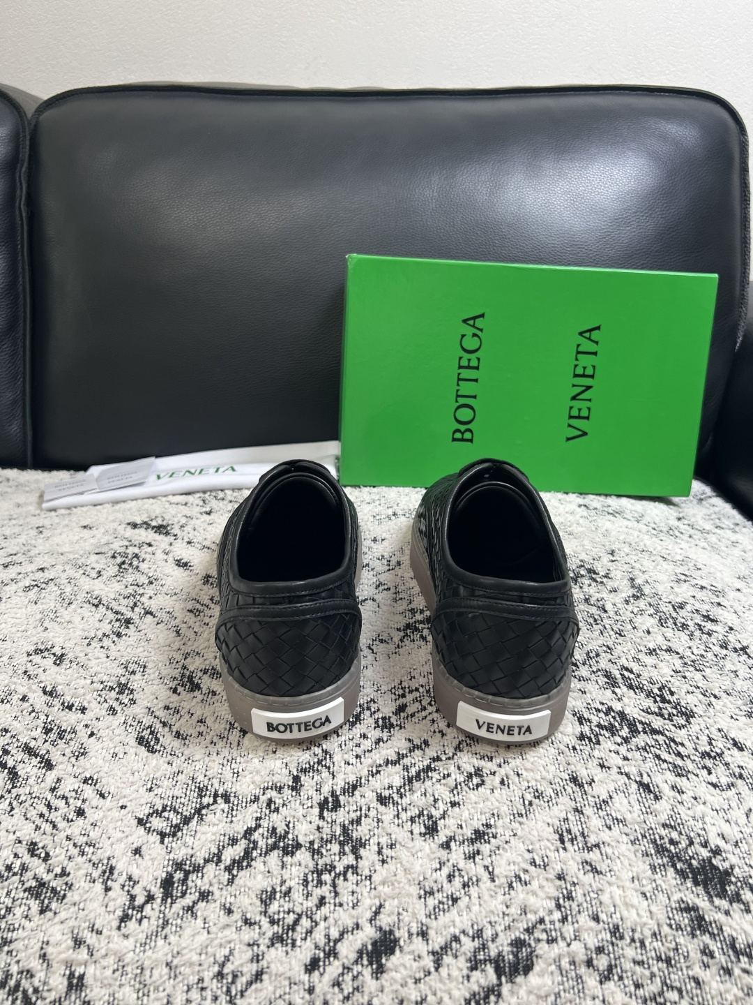 BOTTEGA  VENETA  顶级代购  葆蝶家 专柜同步，鞋面意大利进口编织牛皮面料，透气牛皮内里舒适，鞋底：原厂