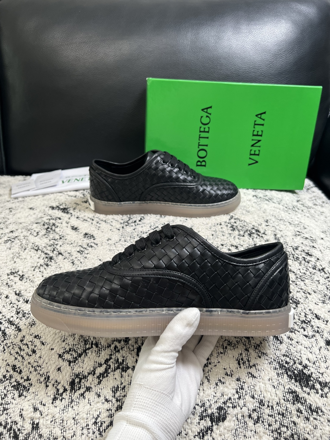 BOTTEGA  VENETA  顶级代购  葆蝶家 专柜同步，鞋面意大利进口编织牛皮面料，透气牛皮内里舒适，鞋底：原厂