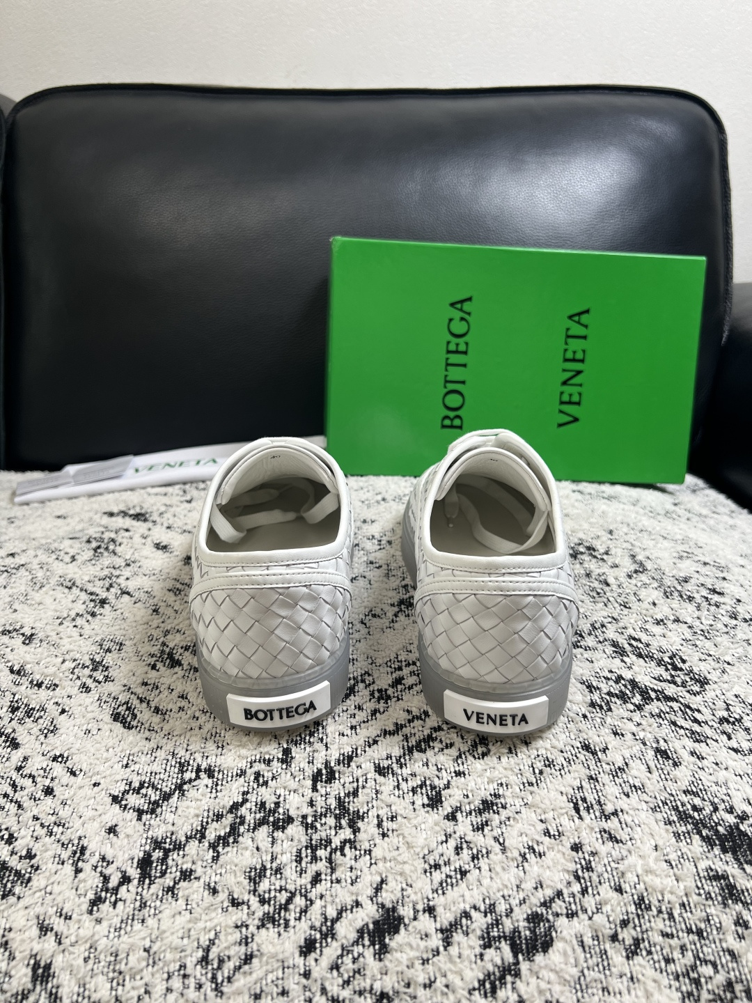 BOTTEGA  VENETA  顶级代购  葆蝶家 专柜同步，鞋面意大利进口编织牛皮面料，透气牛皮内里舒适，鞋底：原厂