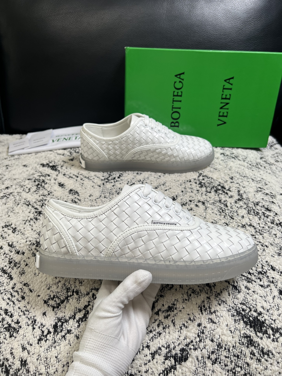 BOTTEGA  VENETA  顶级代购  葆蝶家 专柜同步，鞋面意大利进口编织牛皮面料，透气牛皮内里舒适，鞋底：原厂