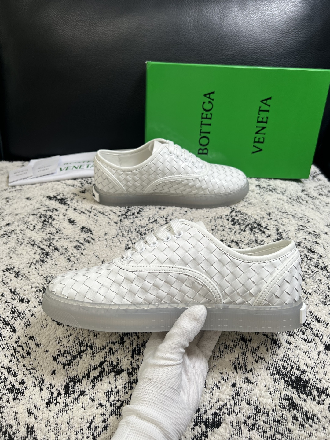 BOTTEGA  VENETA  顶级代购  葆蝶家 专柜同步，鞋面意大利进口编织牛皮面料，透气牛皮内里舒适，鞋底：原厂