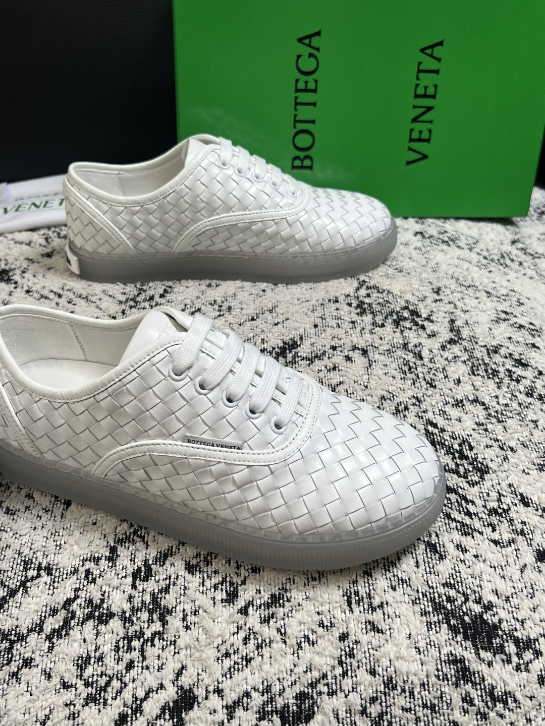 BOTTEGA  VENETA  顶级代购  葆蝶家 专柜同步，鞋面意大利进口编织牛皮面料，透气牛皮内里舒适，鞋底：原厂