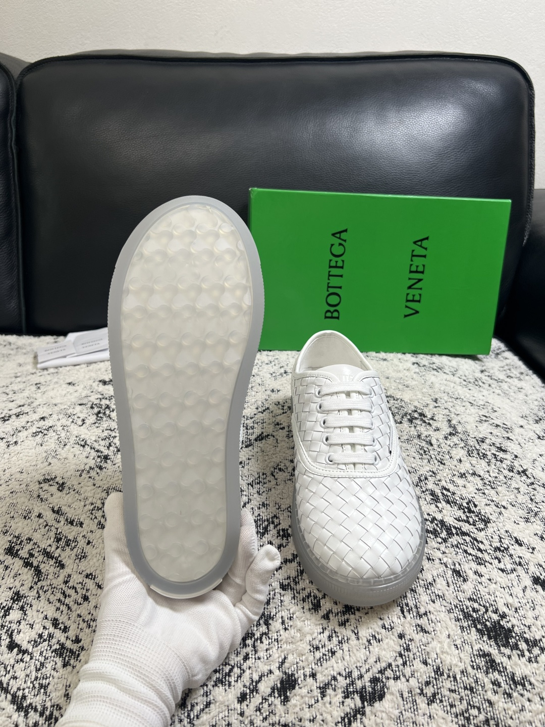 BOTTEGA  VENETA  顶级代购  葆蝶家 专柜同步，鞋面意大利进口编织牛皮面料，透气牛皮内里舒适，鞋底：原厂