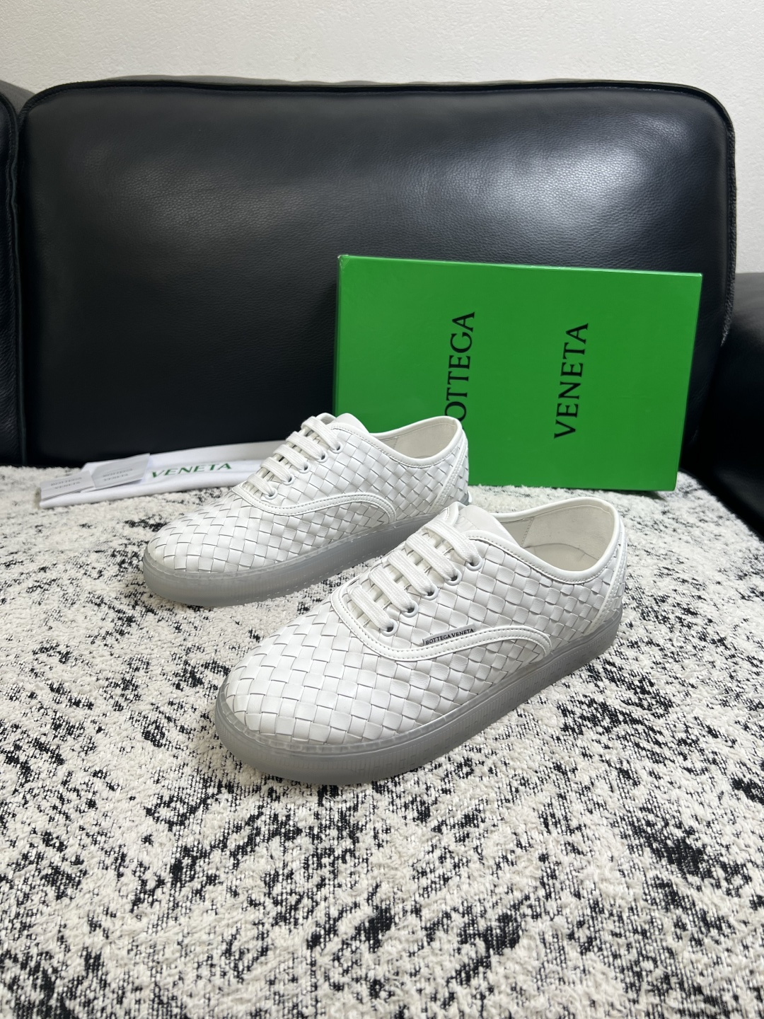 BOTTEGA  VENETA  顶级代购  葆蝶家 专柜同步，鞋面意大利进口编织牛皮面料，透气牛皮内里舒适，鞋底：原厂