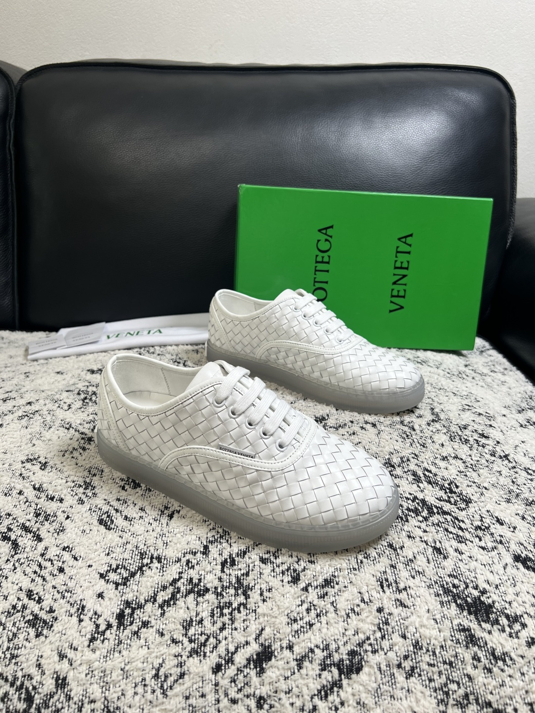 BOTTEGA VENETA 顶级代购 葆蝶家 专柜同步,鞋面意大利进口编织牛皮面料,透气牛皮内里舒适,鞋底:原厂 BOTTEGA VENETA 顶级代购 葆蝶家 专柜同步,鞋面意大利进口编织牛皮面料,透气牛皮内里舒适,鞋底:原厂