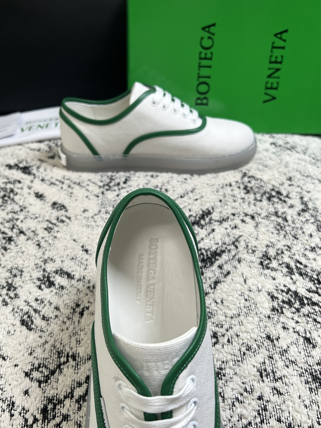 BOTTEGA  VENETA  顶级代购  葆蝶家 专柜同步，鞋面意大利进口编织牛皮面料，透气牛皮内里舒适，鞋底：原厂