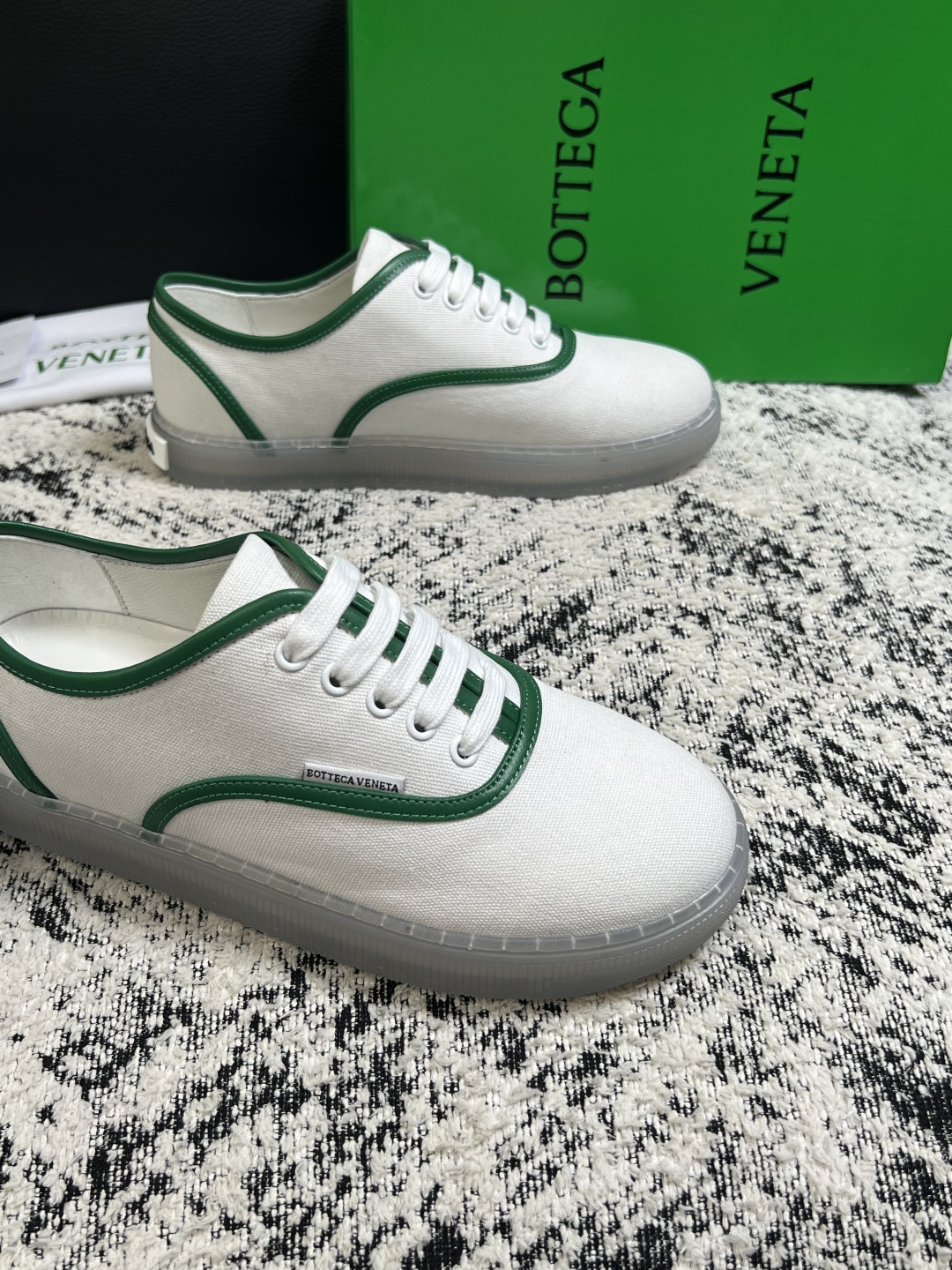 BOTTEGA  VENETA  顶级代购  葆蝶家 专柜同步，鞋面意大利进口编织牛皮面料，透气牛皮内里舒适，鞋底：原厂