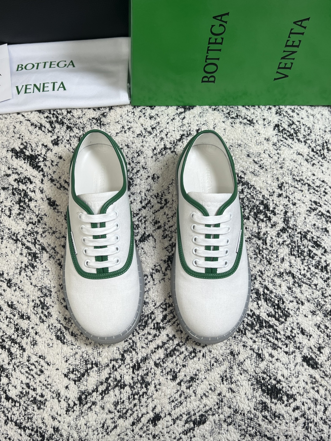 BOTTEGA  VENETA  顶级代购  葆蝶家 专柜同步，鞋面意大利进口编织牛皮面料，透气牛皮内里舒适，鞋底：原厂
