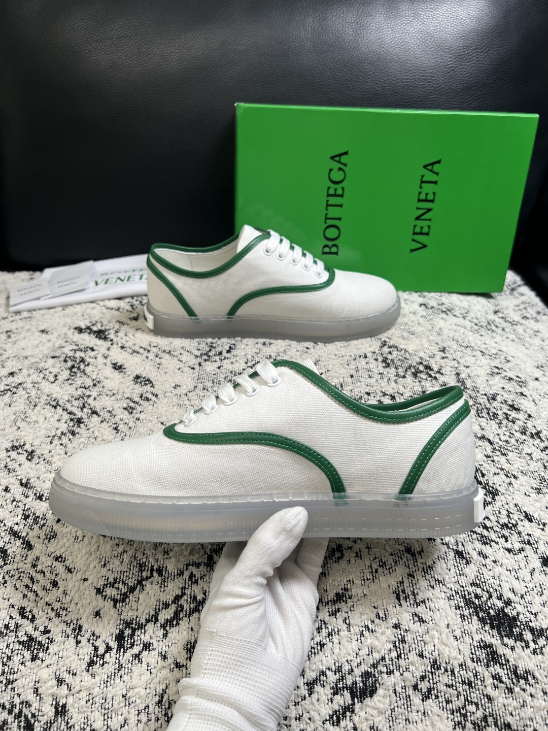 BOTTEGA  VENETA  顶级代购  葆蝶家 专柜同步，鞋面意大利进口编织牛皮面料，透气牛皮内里舒适，鞋底：原厂