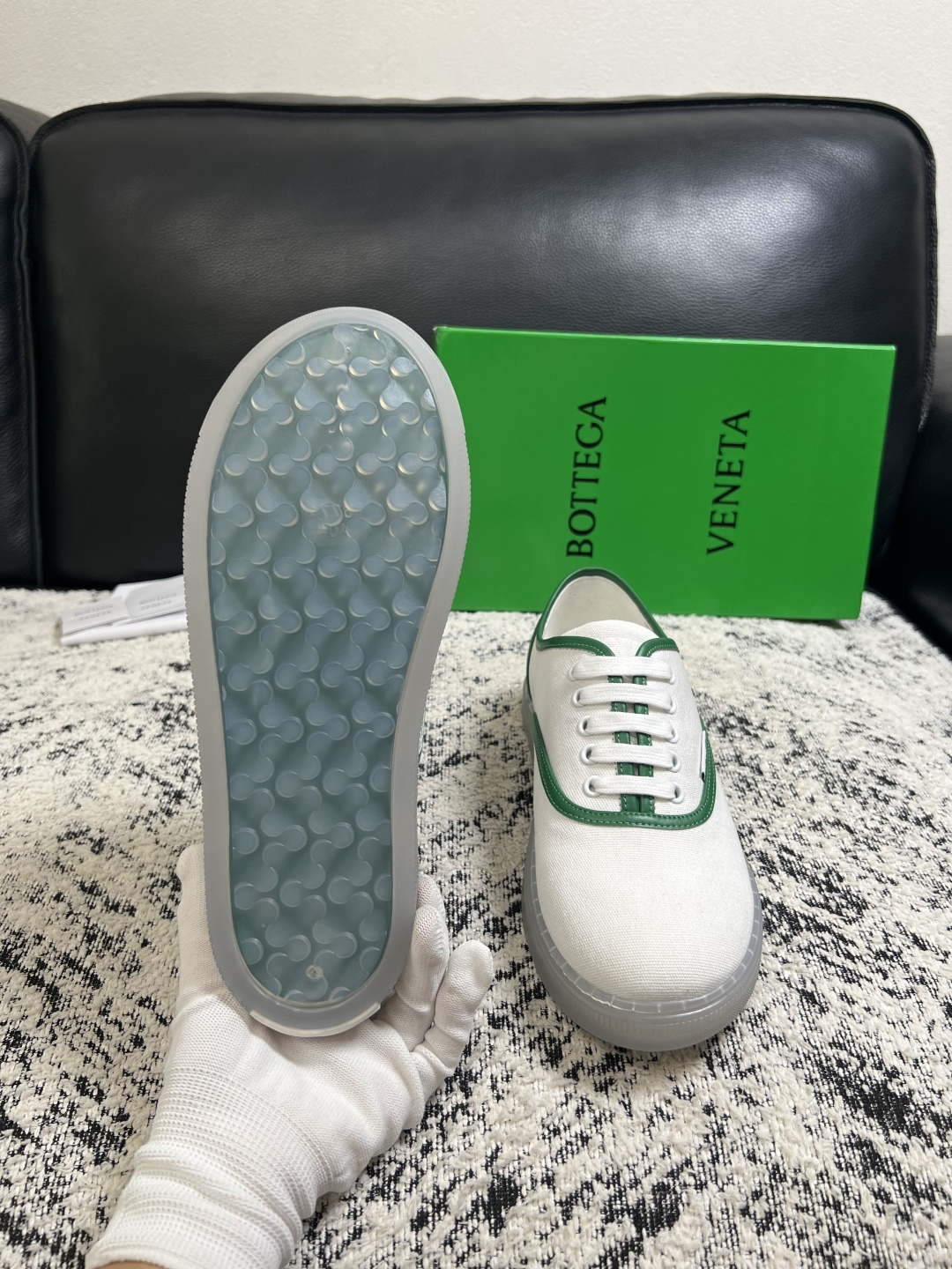 BOTTEGA  VENETA  顶级代购  葆蝶家 专柜同步，鞋面意大利进口编织牛皮面料，透气牛皮内里舒适，鞋底：原厂