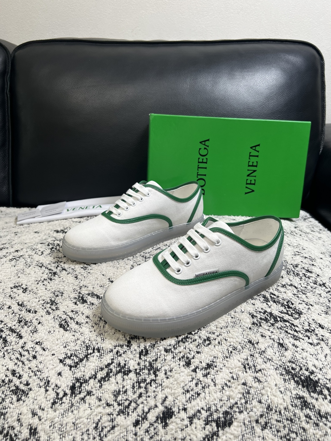 BOTTEGA  VENETA  顶级代购  葆蝶家 专柜同步，鞋面意大利进口编织牛皮面料，透气牛皮内里舒适，鞋底：原厂