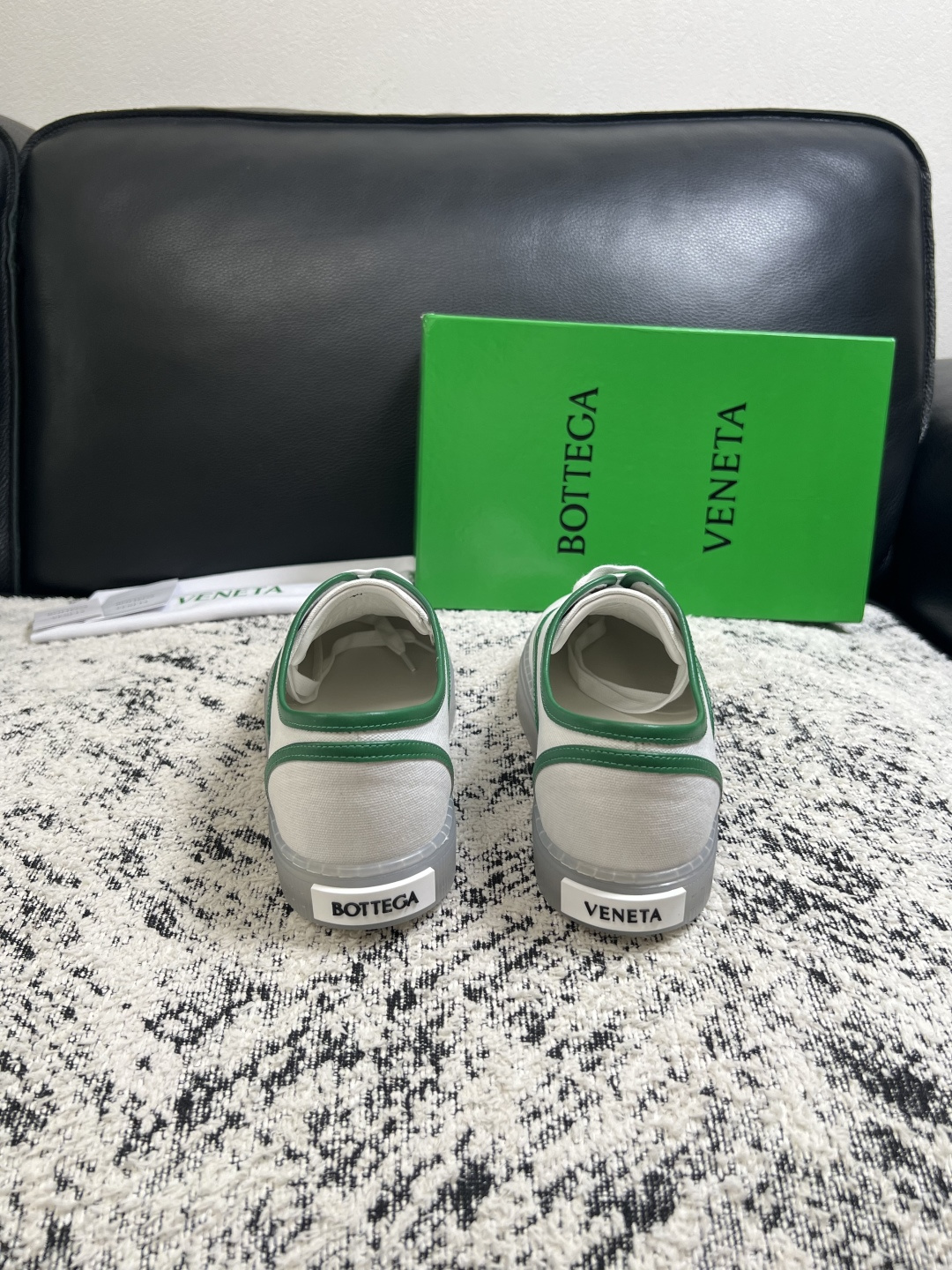 BOTTEGA  VENETA  顶级代购  葆蝶家 专柜同步，鞋面意大利进口编织牛皮面料，透气牛皮内里舒适，鞋底：原厂