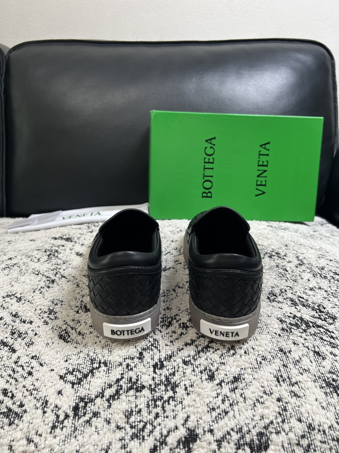 BOTTEGA  VENETA  顶级代购  葆蝶家 专柜同步，鞋面意大利进口编织牛皮面料，透气牛皮内里舒适，鞋底：原厂