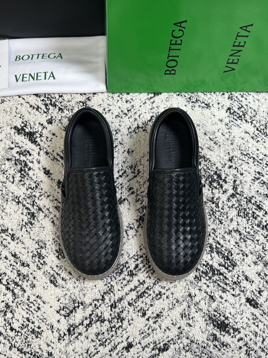 BOTTEGA  VENETA  顶级代购  葆蝶家 专柜同步，鞋面意大利进口编织牛皮面料，透气牛皮内里舒适，鞋底：原厂