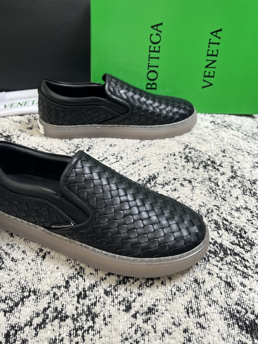 BOTTEGA  VENETA  顶级代购  葆蝶家 专柜同步，鞋面意大利进口编织牛皮面料，透气牛皮内里舒适，鞋底：原厂