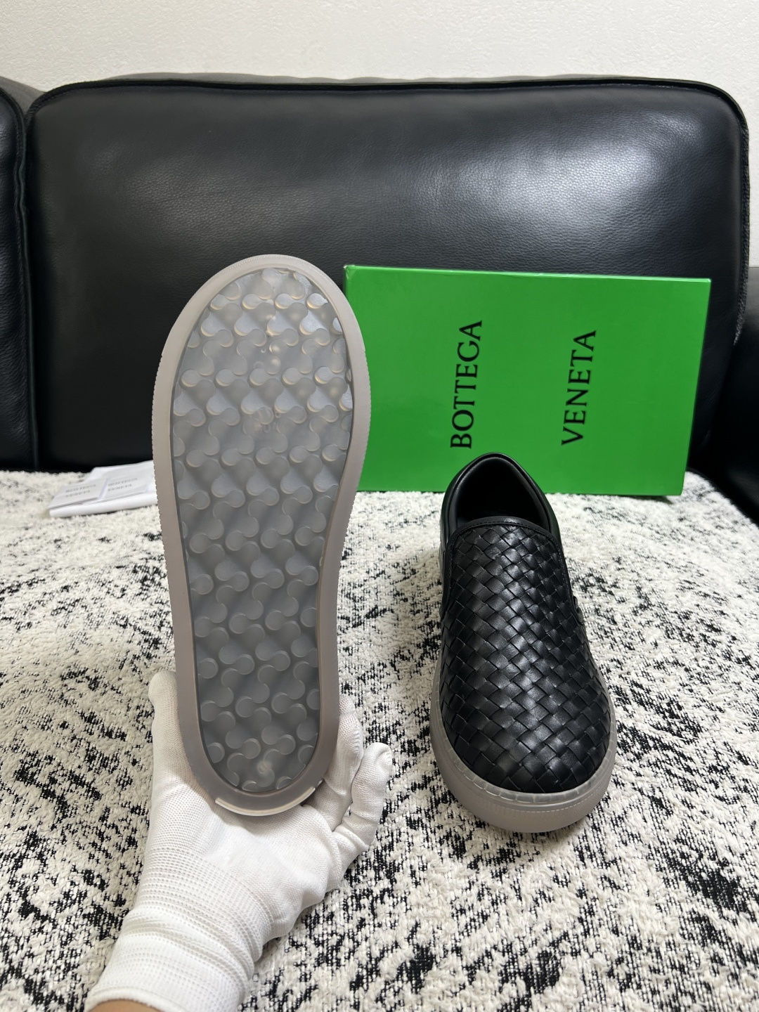 BOTTEGA  VENETA  顶级代购  葆蝶家 专柜同步，鞋面意大利进口编织牛皮面料，透气牛皮内里舒适，鞋底：原厂