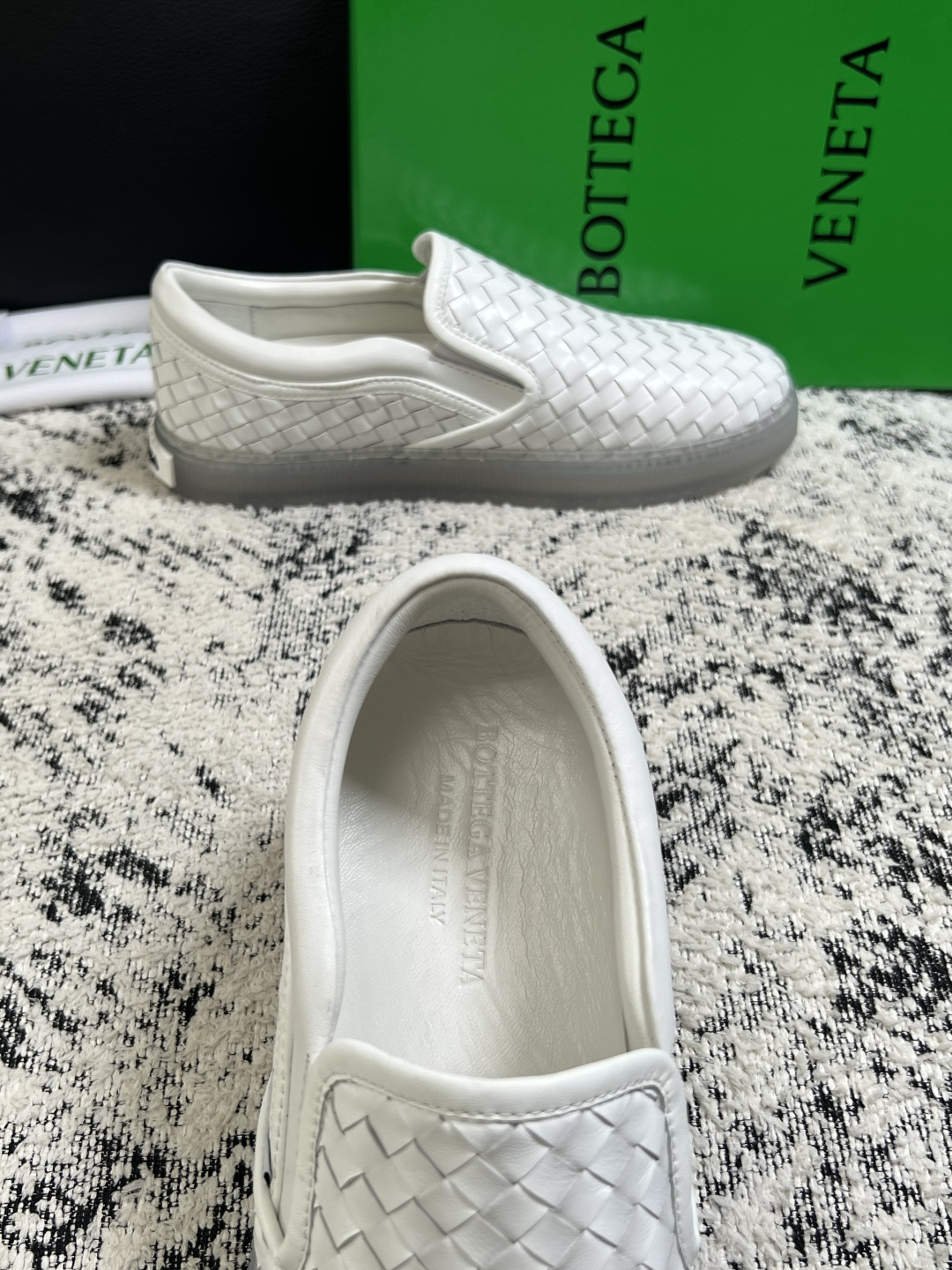 BOTTEGA  VENETA  顶级代购  葆蝶家 专柜同步，鞋面意大利进口编织牛皮面料，透气牛皮内里舒适，鞋底：原厂