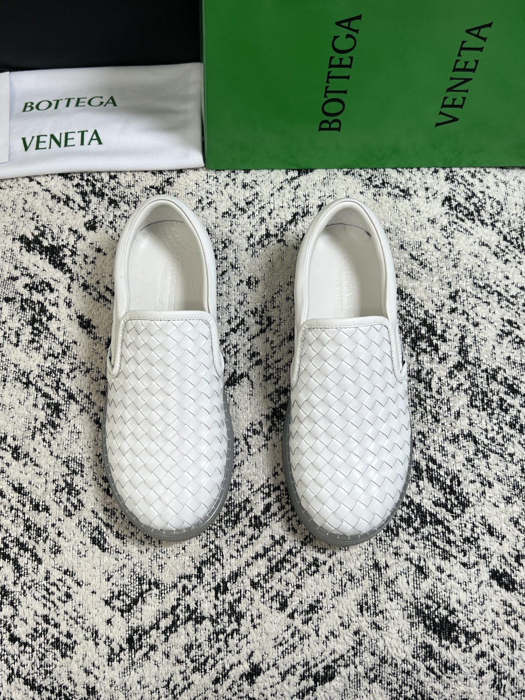 BOTTEGA  VENETA  顶级代购  葆蝶家 专柜同步，鞋面意大利进口编织牛皮面料，透气牛皮内里舒适，鞋底：原厂