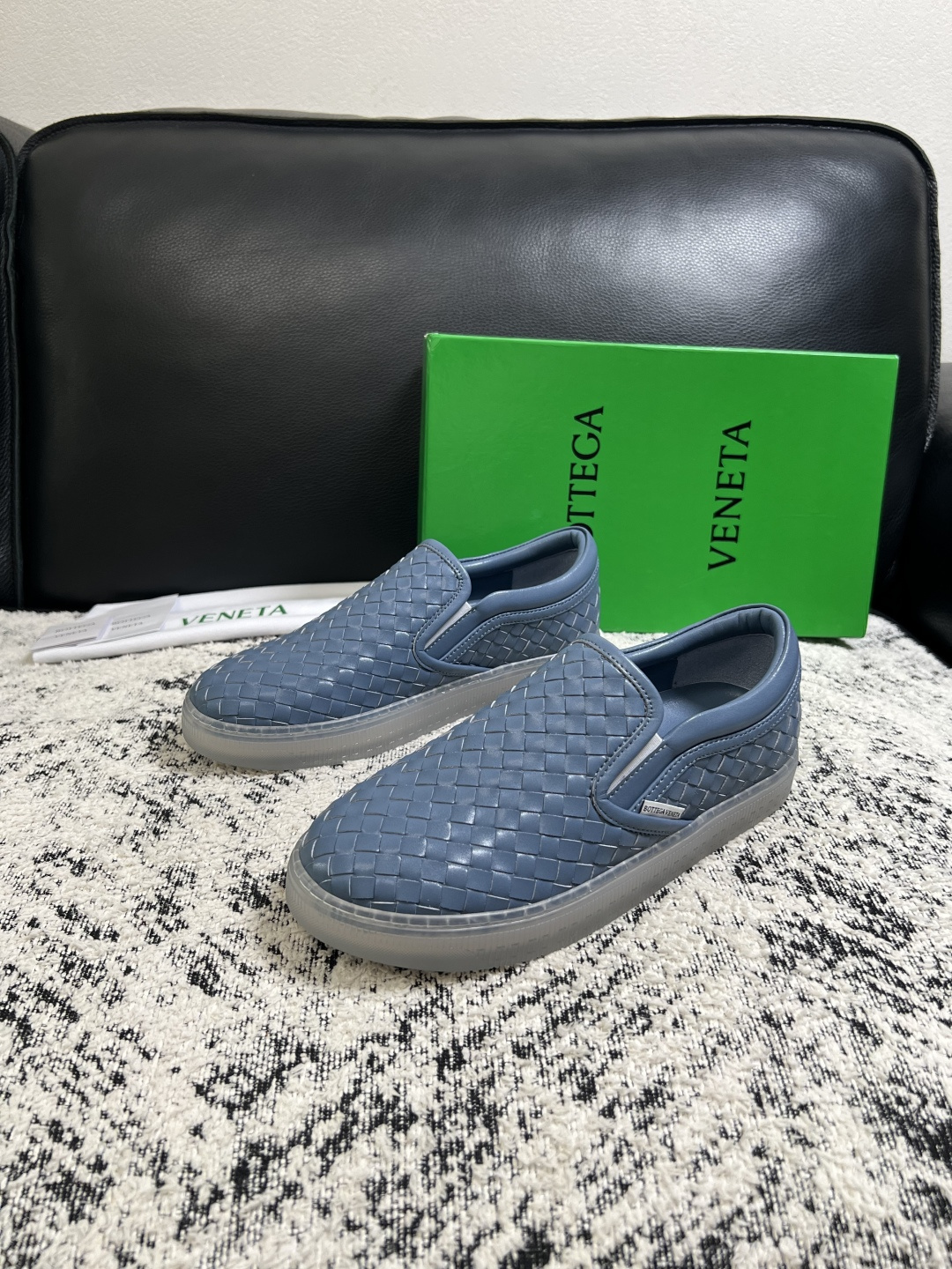 BOTTEGA  VENETA  顶级代购  葆蝶家 专柜同步，鞋面意大利进口编织牛皮面料，透气牛皮内里舒适，鞋底：原厂