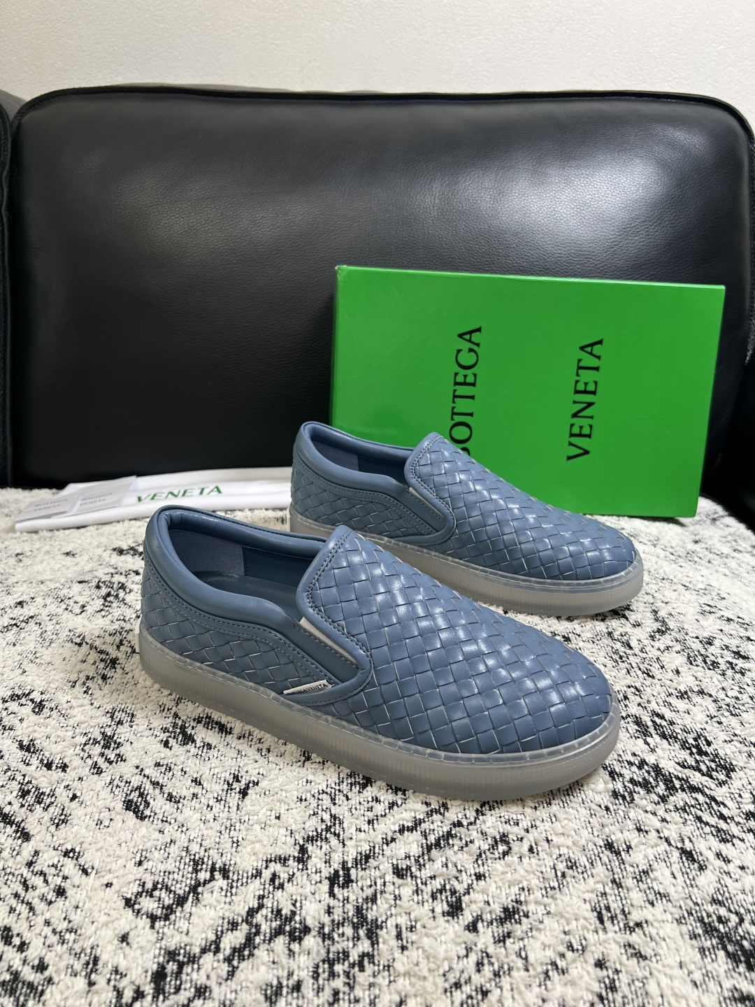 NO:930687,BOTTEGA VENETA top purchasing agent, Bottega Veneta counter synchronization, uppers are made of woven cowhide fabric imported from Italy, breathable cowhide lining is comfortable, soles are specially provided by the original factory, exclusive movable molded soles are super comfortable, original factory orders, men's size 39-44 (customized 38 45),,bottega veneta,bottega veneta,cowhide19860909BOTTEGA VENETA 顶级代购 葆蝶家 专柜同步,鞋面意大利进口编织牛皮面料,透气牛皮内里舒适,鞋底原厂特供原版底,独家活动成型底超级舒适,原厂跟单货,男码 39-44（订做38 45),,bottega veneta,bottega veneta,cowhide,Men's shoes