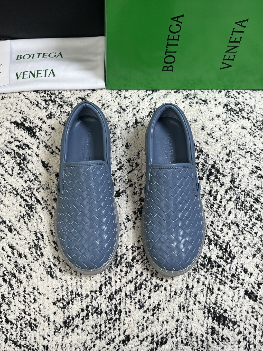 BOTTEGA  VENETA  顶级代购  葆蝶家 专柜同步，鞋面意大利进口编织牛皮面料，透气牛皮内里舒适，鞋底：原厂