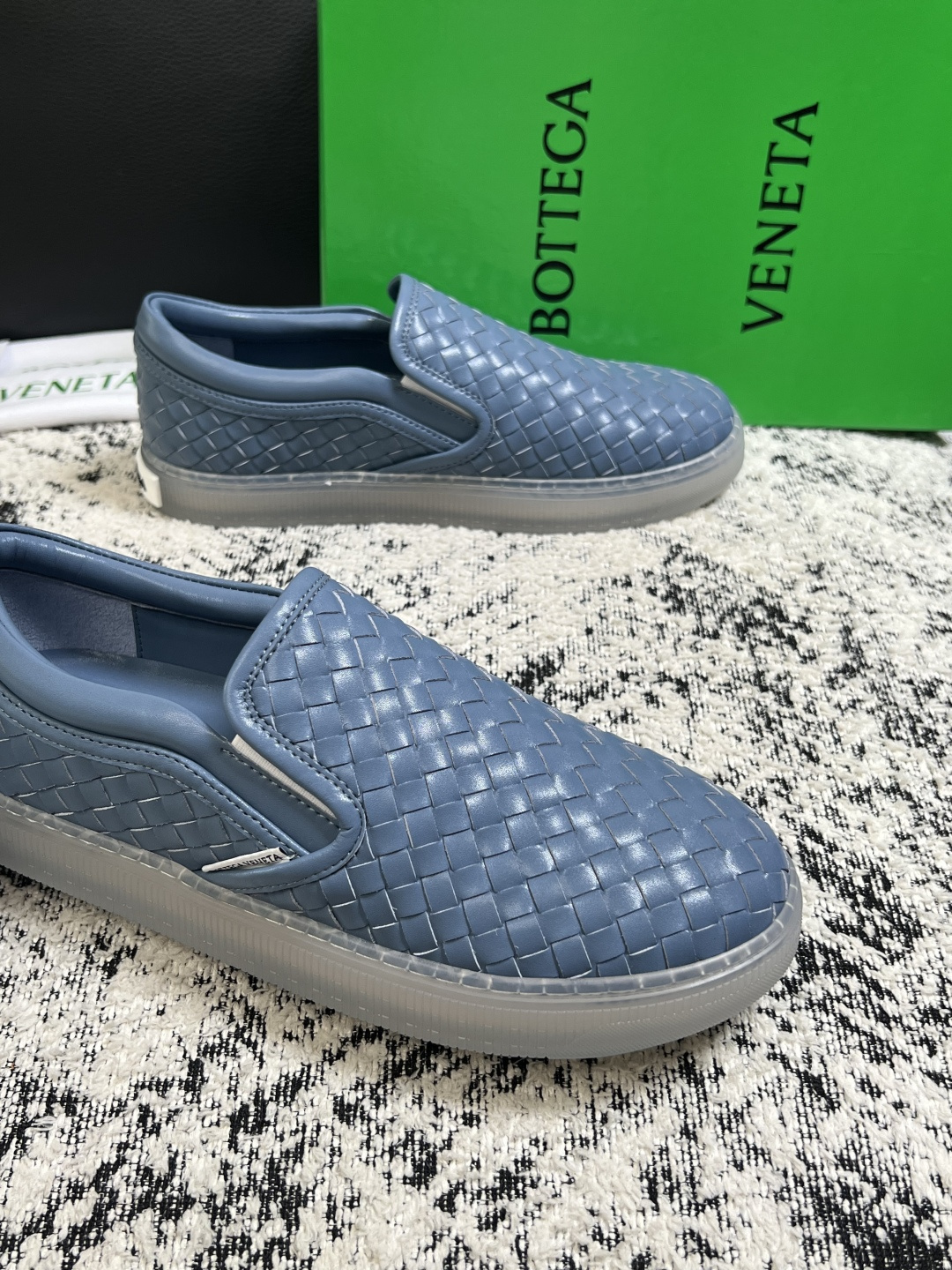 BOTTEGA  VENETA  顶级代购  葆蝶家 专柜同步，鞋面意大利进口编织牛皮面料，透气牛皮内里舒适，鞋底：原厂