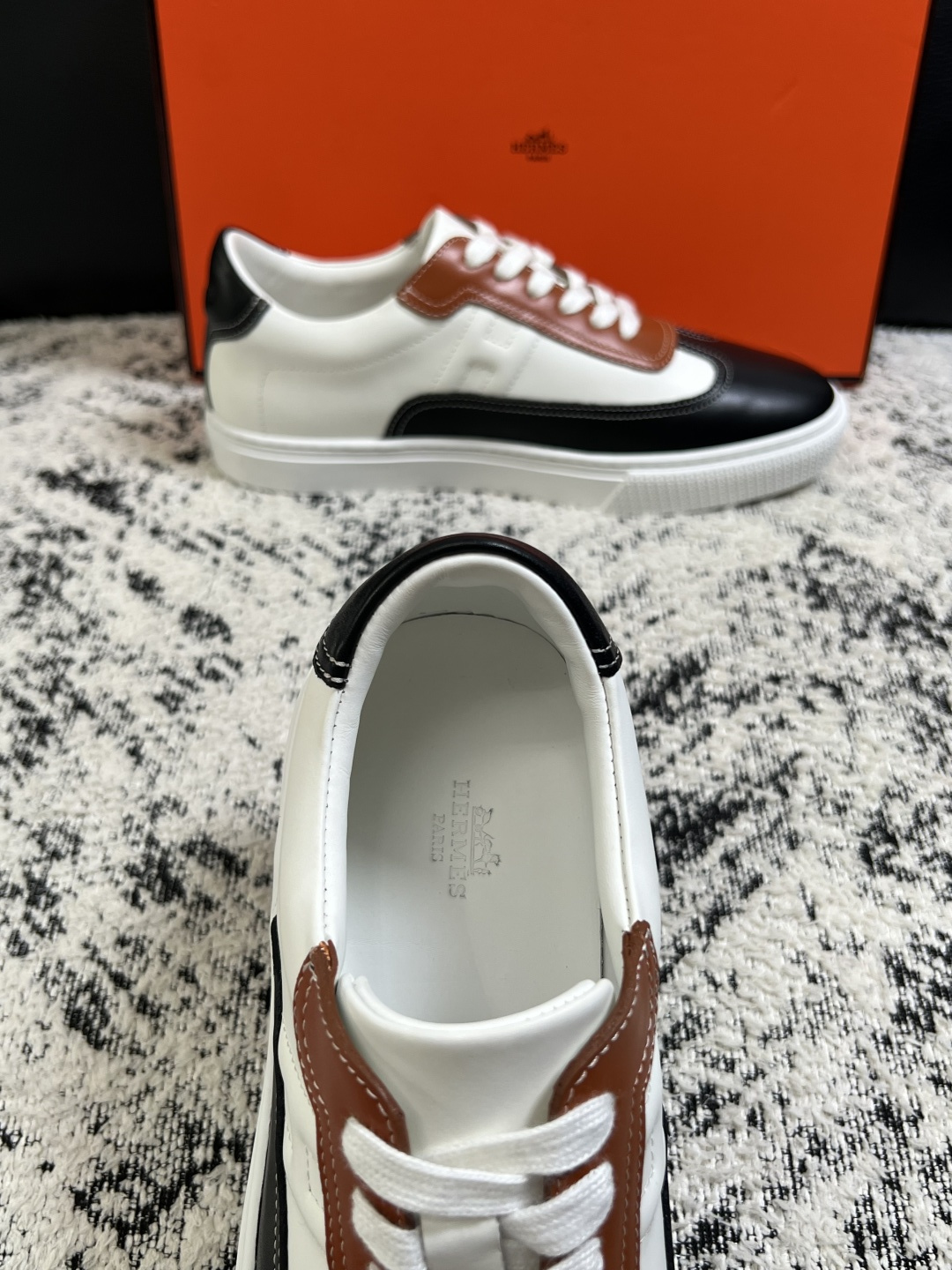 Hermes  高品质  顶级工艺品  爱马仕 专柜同步发售原厂配置，意大利进口原版牛皮面料，高品质拼接工艺，全进口水染