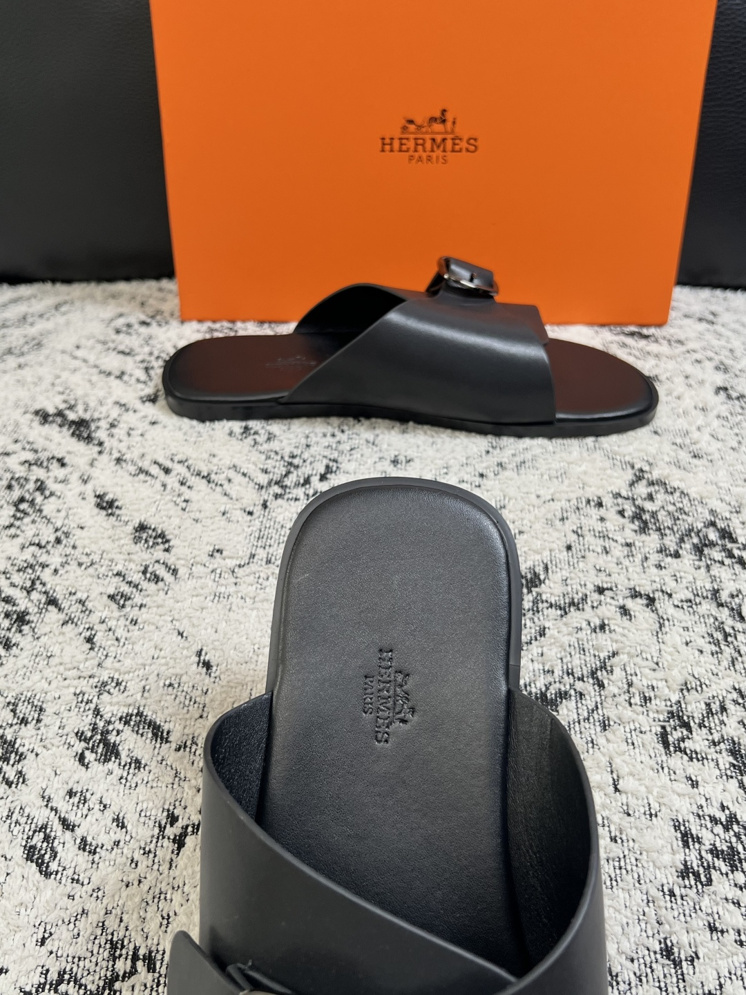 Hermes  高品质  顶级工艺品  爱马仕 拖鞋专柜同步发售原厂配置，意大利进口原版面料，高品质拼接工艺，全进口水染