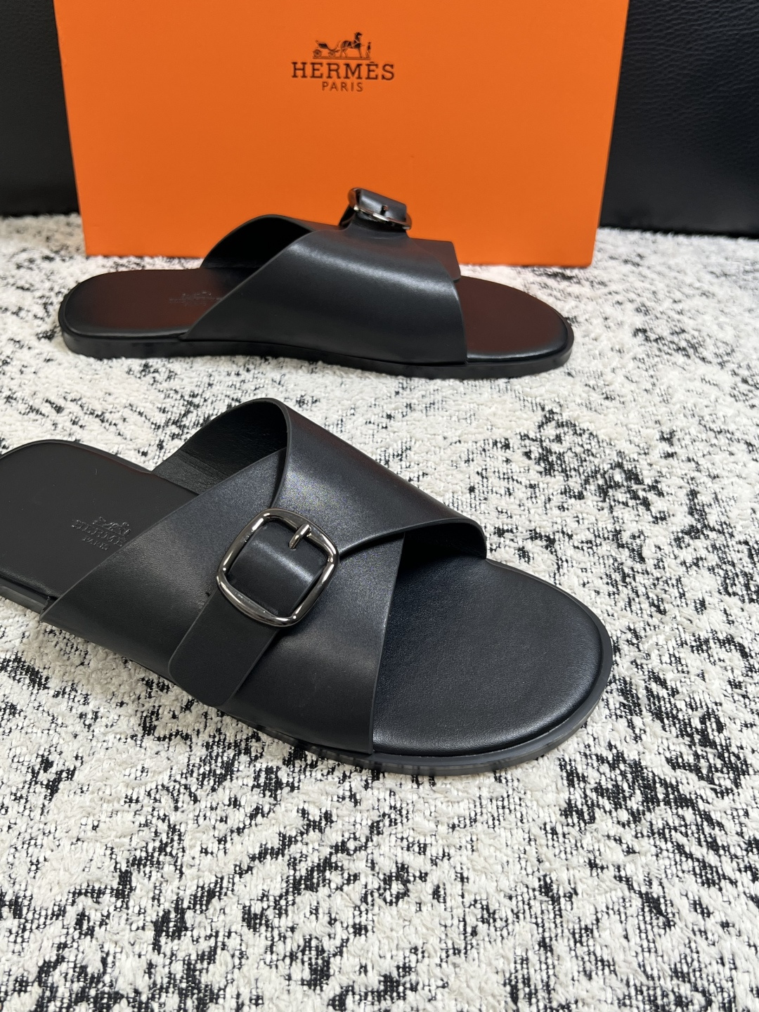 Hermes  高品质  顶级工艺品  爱马仕 拖鞋专柜同步发售原厂配置，意大利进口原版面料，高品质拼接工艺，全进口水染