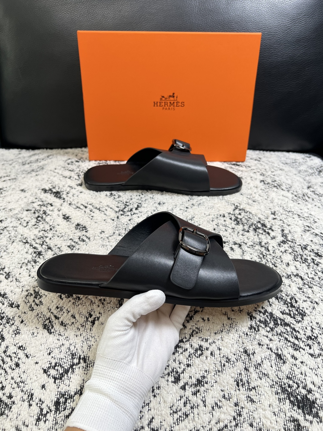 Hermes  高品质  顶级工艺品  爱马仕 拖鞋专柜同步发售原厂配置，意大利进口原版面料，高品质拼接工艺，全进口水染
