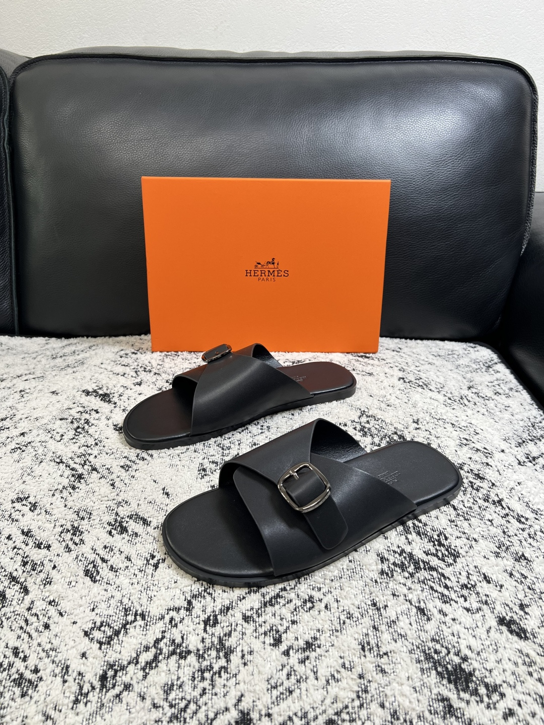 Hermes  高品质  顶级工艺品  爱马仕 拖鞋专柜同步发售原厂配置，意大利进口原版面料，高品质拼接工艺，全进口水染