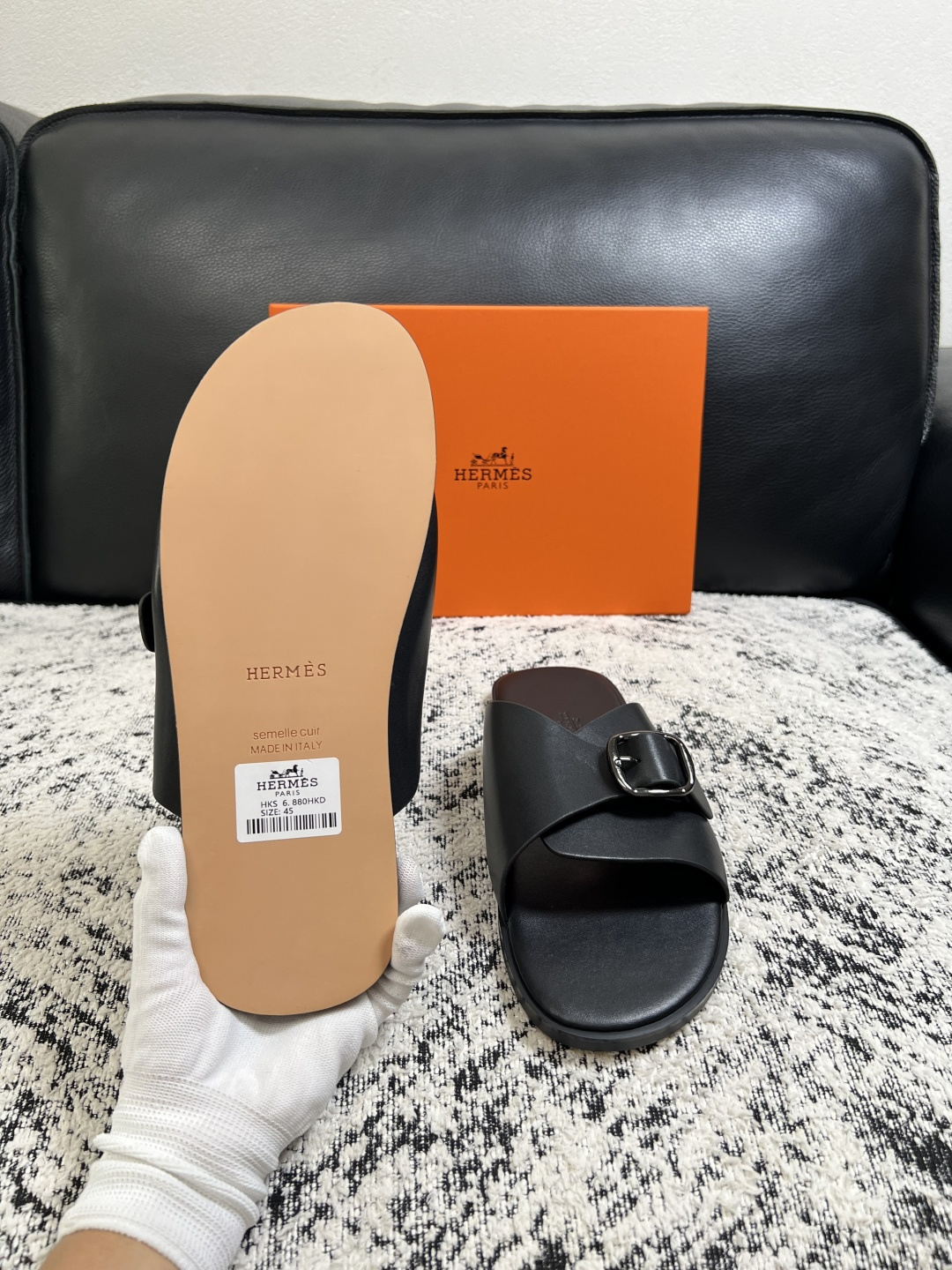 Hermes  高品质  顶级工艺品  爱马仕 拖鞋专柜同步发售原厂配置，意大利进口原版面料，高品质拼接工艺，全进口水染