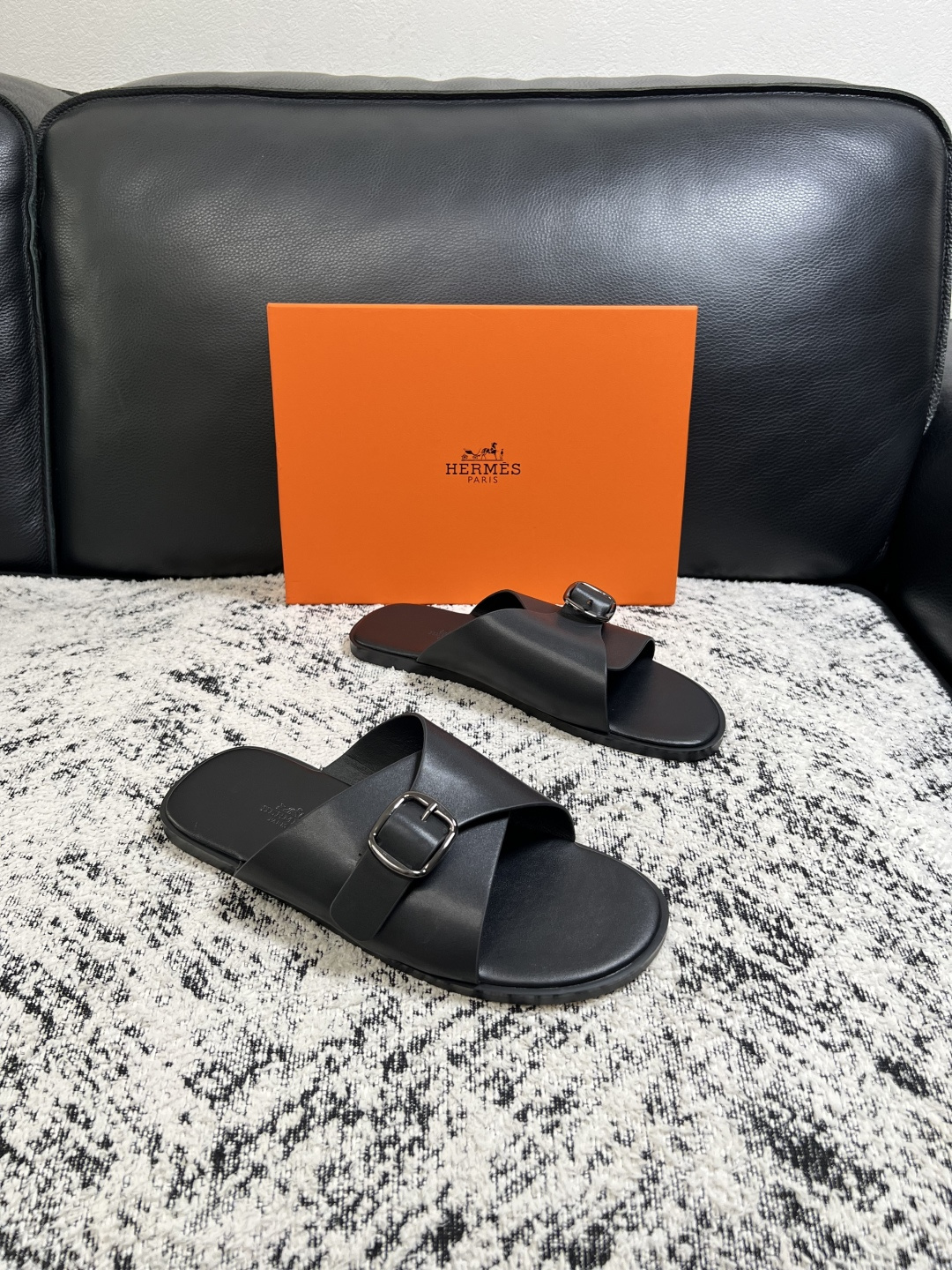Hermes 高品质 顶级工艺品 爱马仕 拖鞋专柜同步发售原厂配置,意大利进口原版面料,高品质拼接工艺,全进口水染 Hermes 高品质 顶级工艺品 爱马仕 拖鞋专柜同步发售原厂配置,意大利进口原版面料,高品质拼接工艺,全进口水染