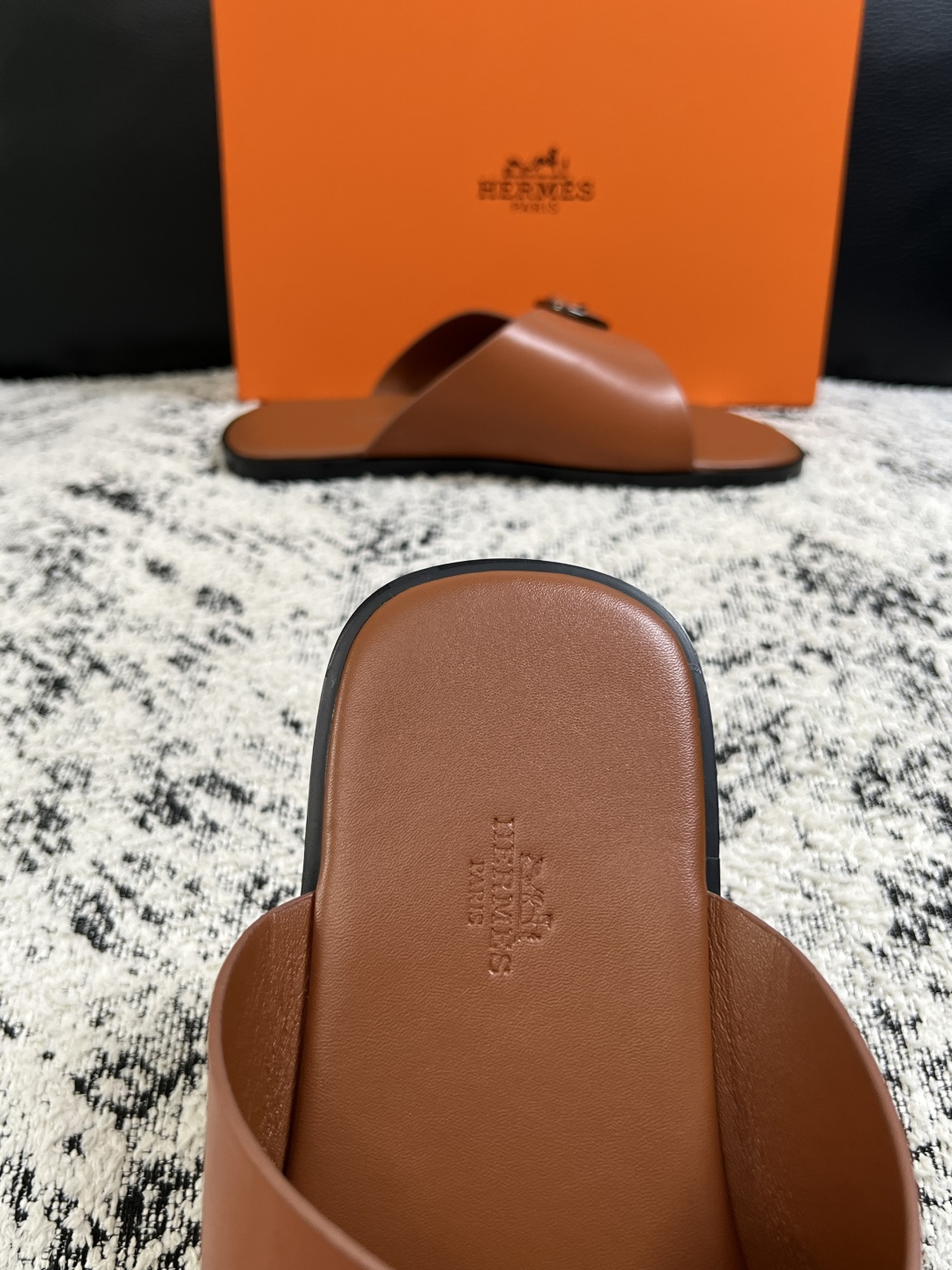 Hermes  高品质  顶级工艺品  爱马仕 拖鞋专柜同步发售原厂配置，意大利进口原版面料，高品质拼接工艺，全进口水染
