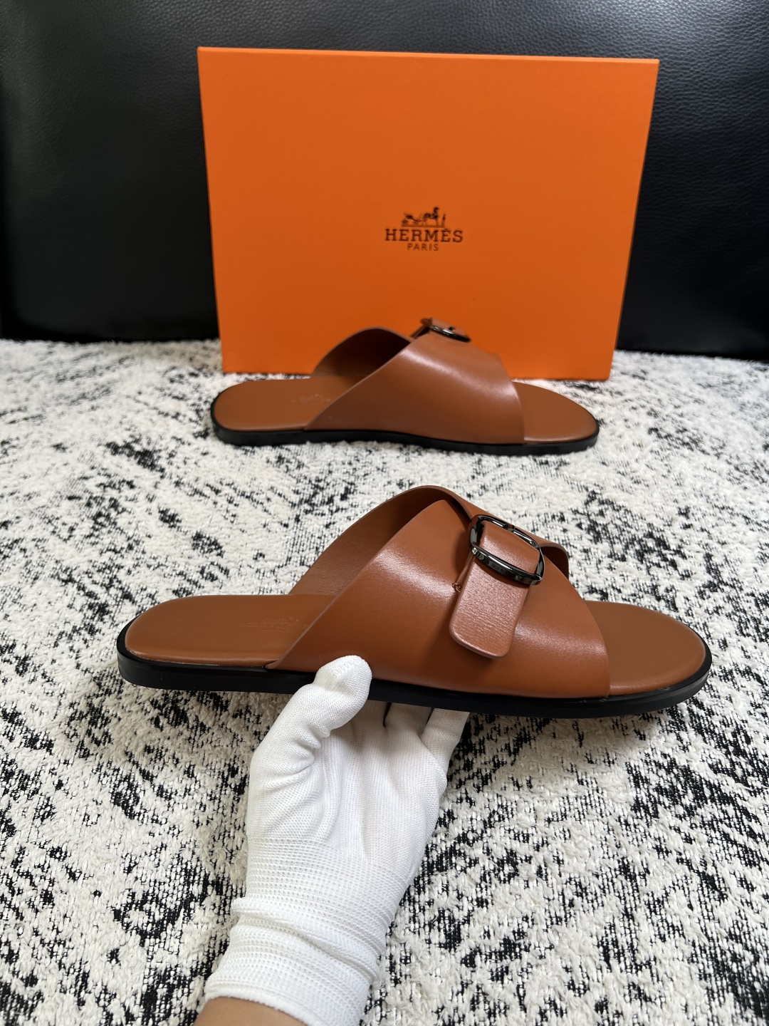 Hermes  高品质  顶级工艺品  爱马仕 拖鞋专柜同步发售原厂配置，意大利进口原版面料，高品质拼接工艺，全进口水染