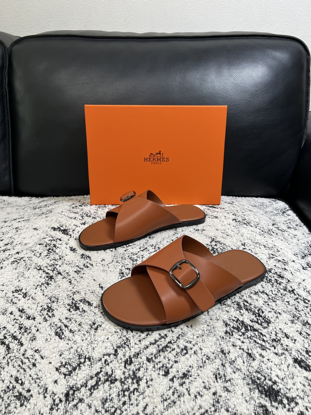 Hermes  高品质  顶级工艺品  爱马仕 拖鞋专柜同步发售原厂配置，意大利进口原版面料，高品质拼接工艺，全进口水染