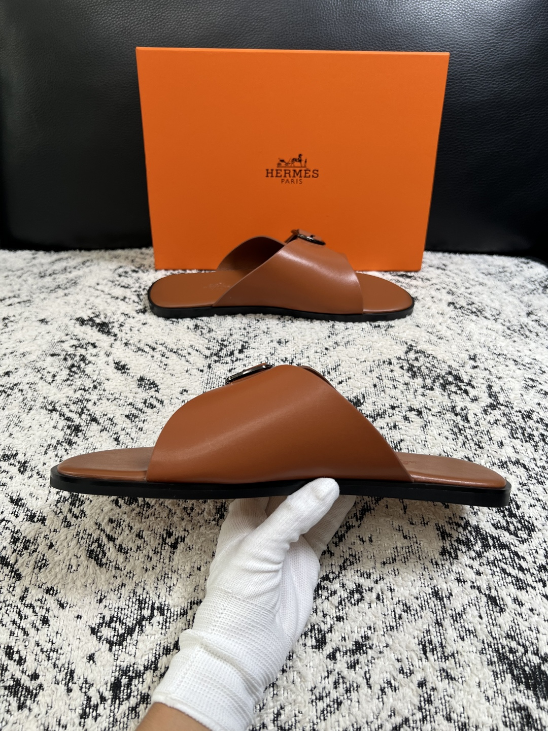 Hermes  高品质  顶级工艺品  爱马仕 拖鞋专柜同步发售原厂配置，意大利进口原版面料，高品质拼接工艺，全进口水染